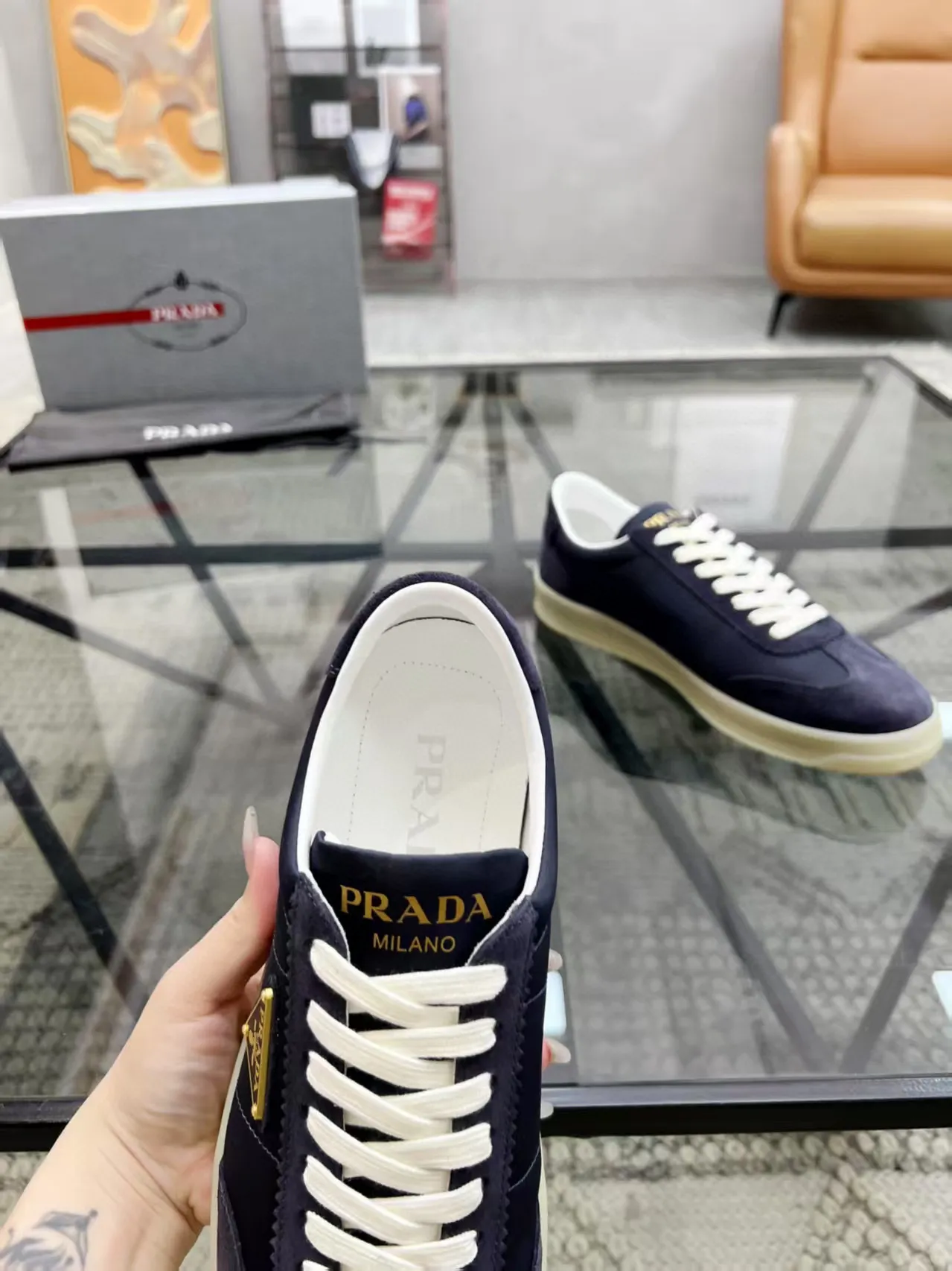 Factory price: 380💰Prada new men's leather sports shoes, the highest version on the market, any comparison is welcome🆚! The original leather has excellent texture and is super high-end! Fetal sheep net lining imported from Italy, removable pad! Luxurious materials and fine workmanship, highly recommended! Code number: 38-44, customized 45